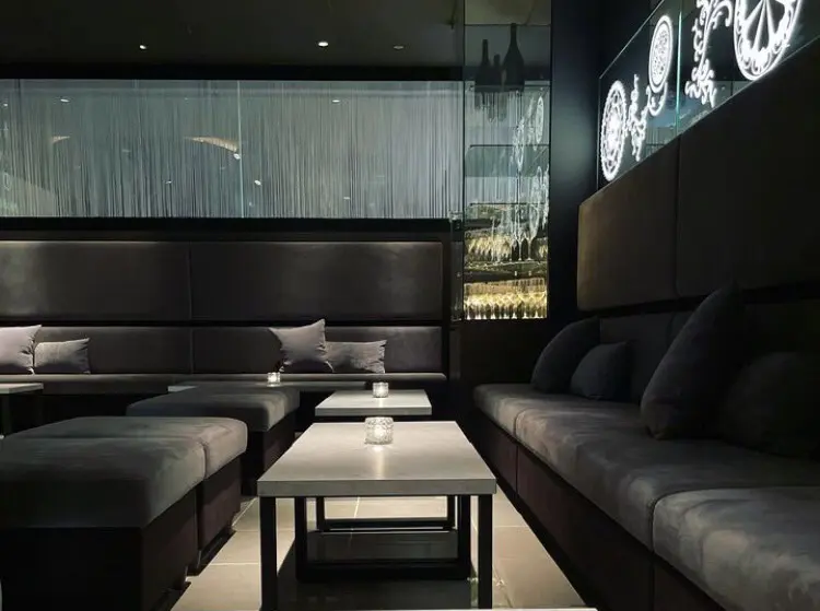 AKASAKA LOUNGE