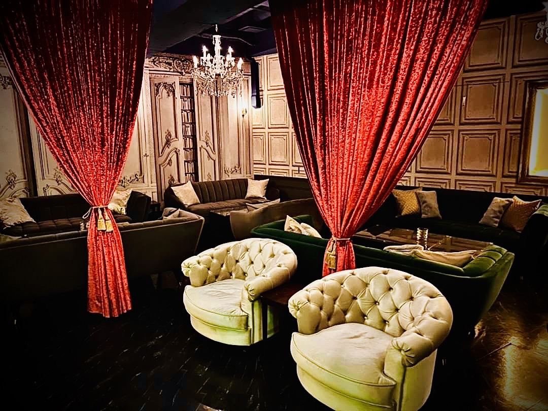 Alan Lounge