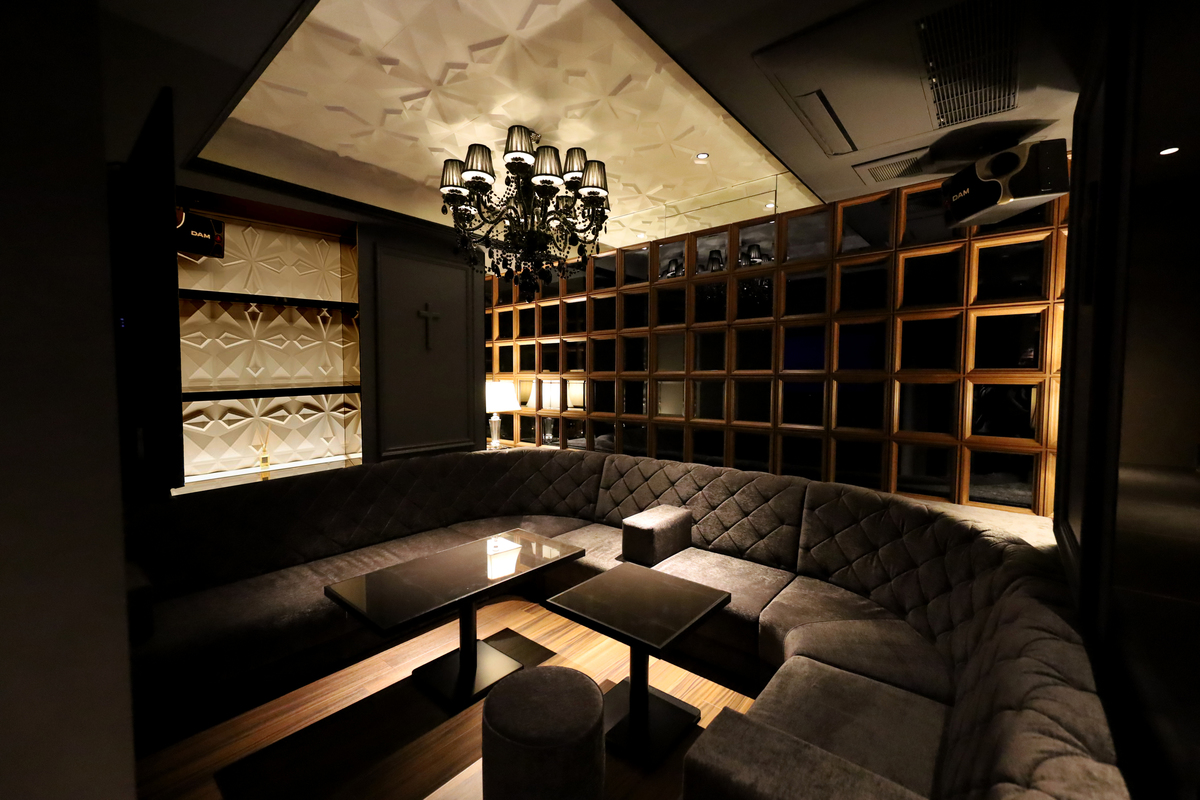 CIRCUS LOUNGE