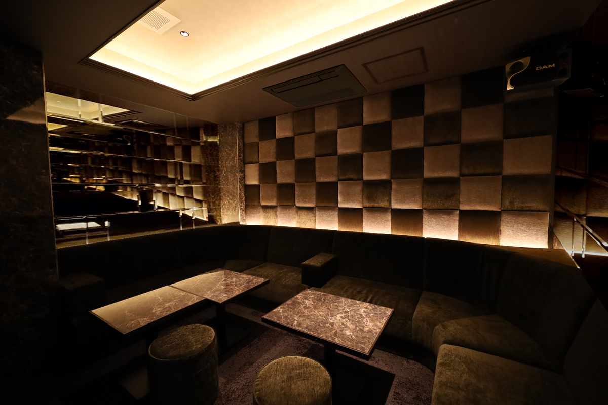 CIRCUS LOUNGE