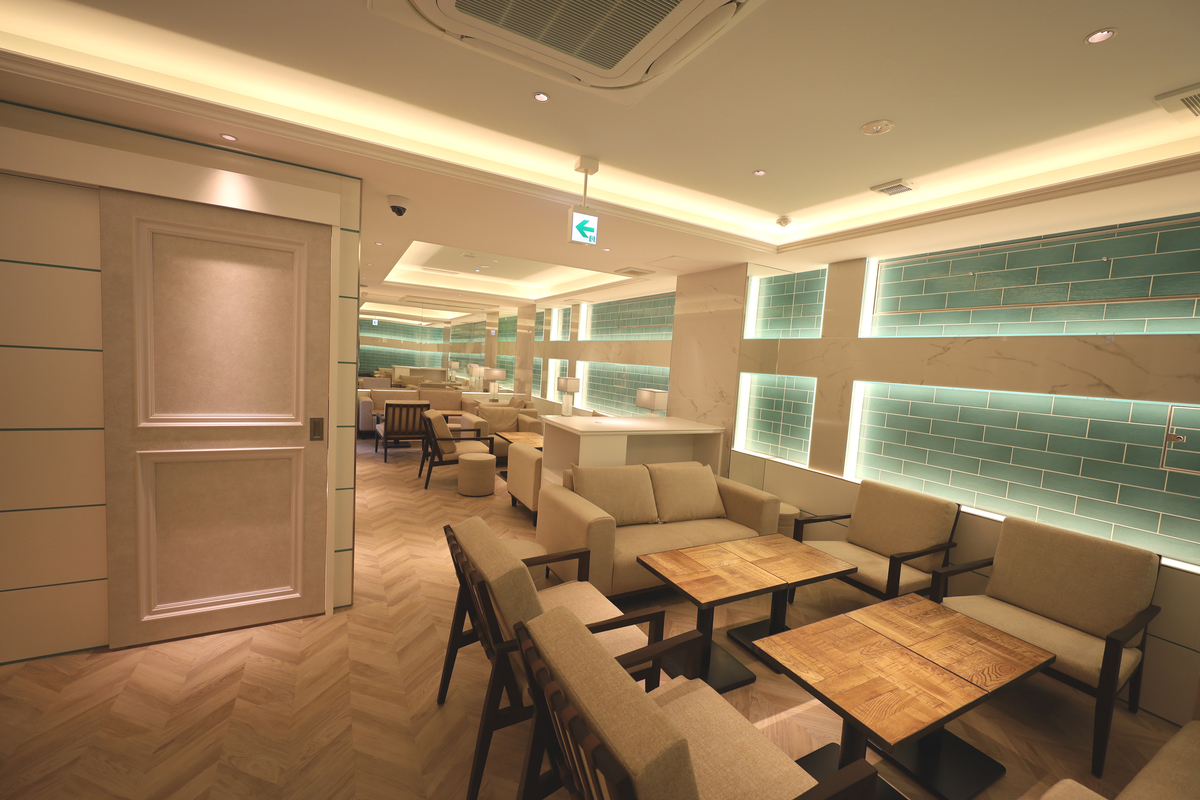 CIRCUS LOUNGE