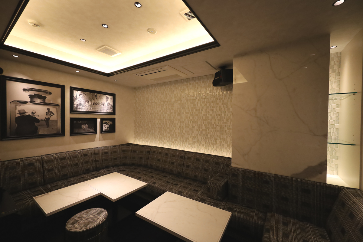 CIRCUS LOUNGE