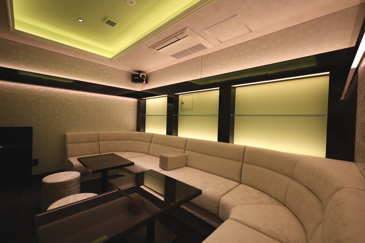 CIRCUS LOUNGE